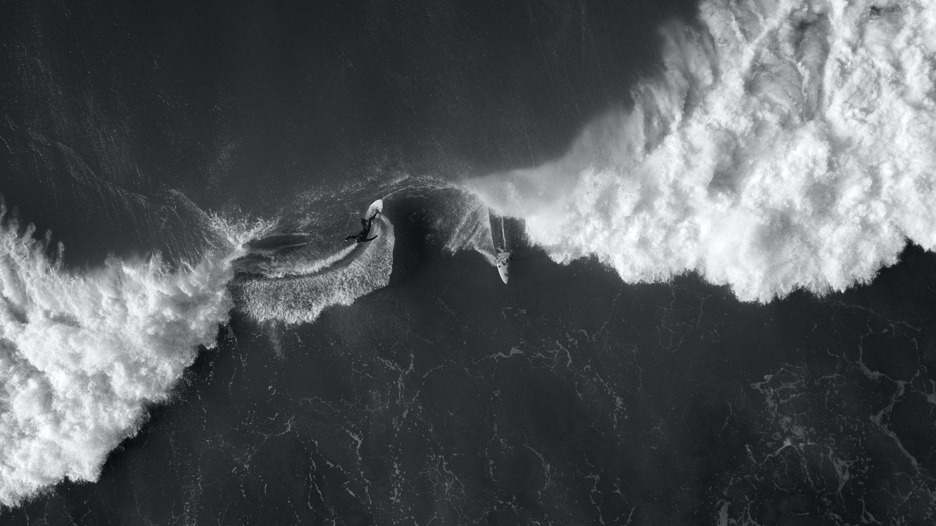 Surfers ‘Paddle Out’ in Ritual of Mourning, Support